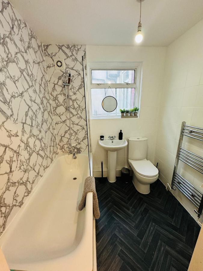 2 Bedrooms House Near Central London Exterior photo